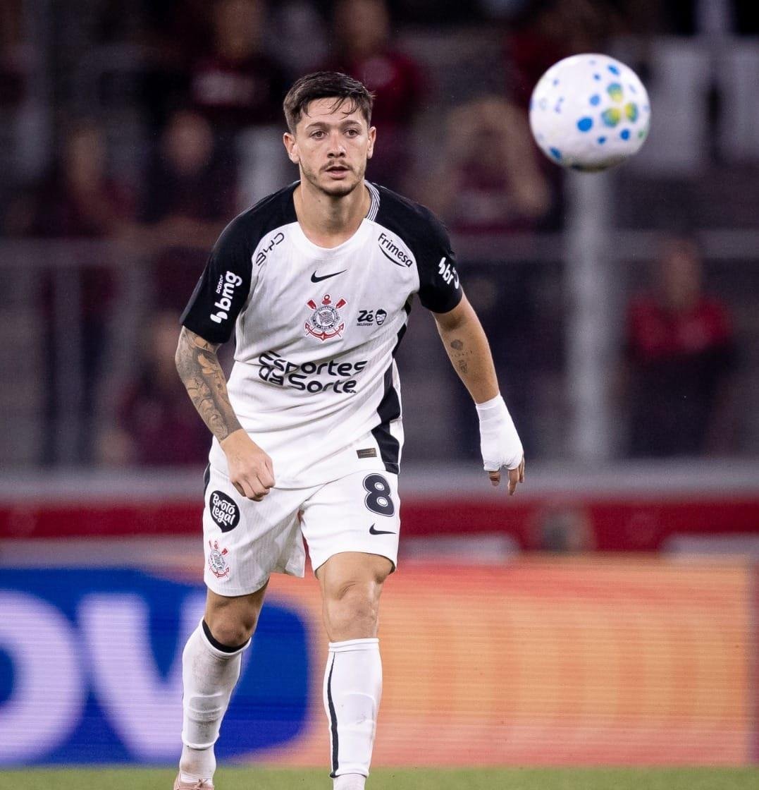 Garro faz apelo à CBF e critica gramado sintético: "Atenta contra o corpo"