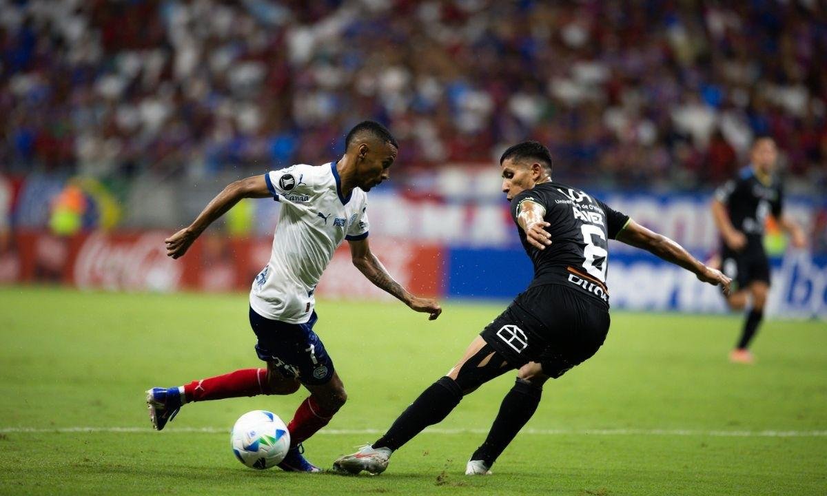 Torcedor chileno é preso por imitar macaco em Bahia x O'Higgins