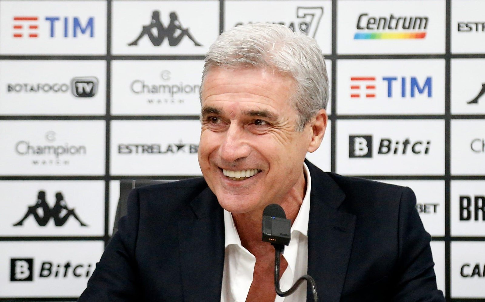 Grêmio se reúne com Luís Castro e realiza proposta; veja possível salário