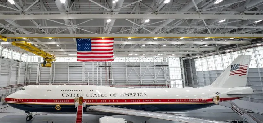 Air Force One doado pelo Catar é apresentado pelos EUA