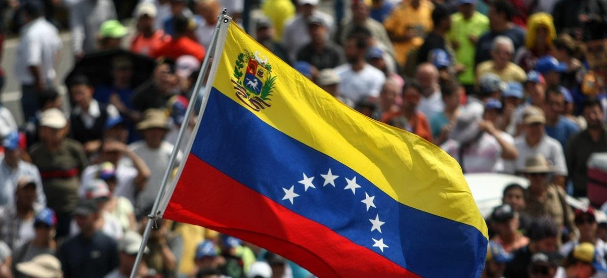 Venezuela liberta ao menos 104 presos políticos sob pressão internacional, diz ONG