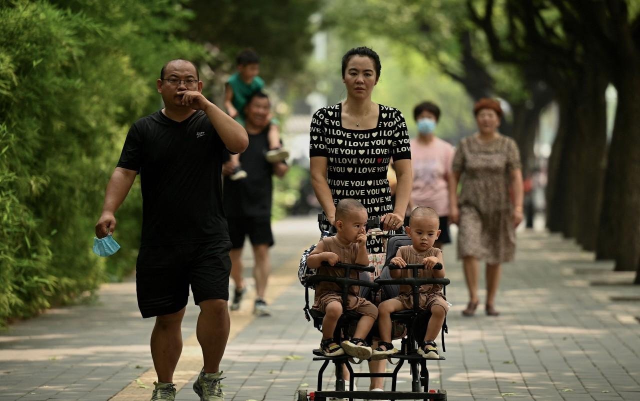 Décadas depois, mães chinesas ainda buscam filhos raptados por tráfico alimentado pela 'política do filho único' nos anos 1980 e 1990; entenda