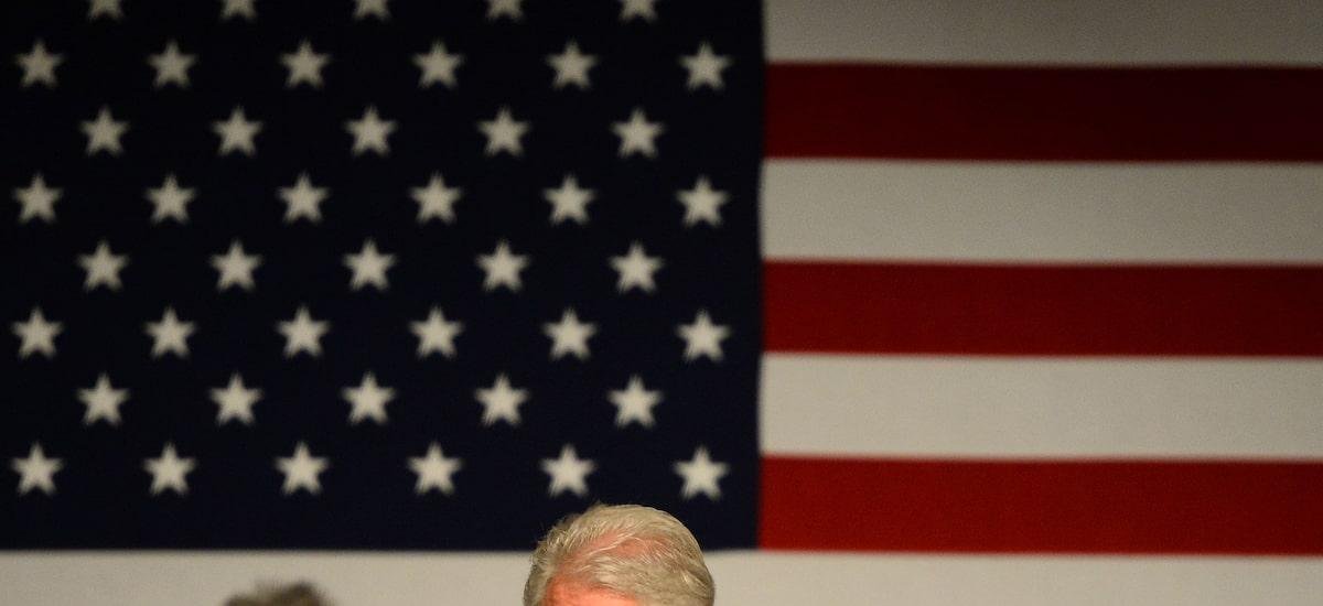 Bill Clinton critica atuação do ICE após mortes em Minneapolis e diz que ações são inaceitáveis