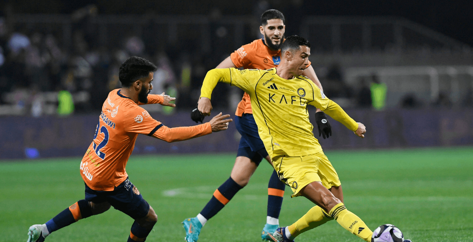 CR7 perde pênalti, mas Al Nassr vence Al Fayha de virada e lidera Saudita