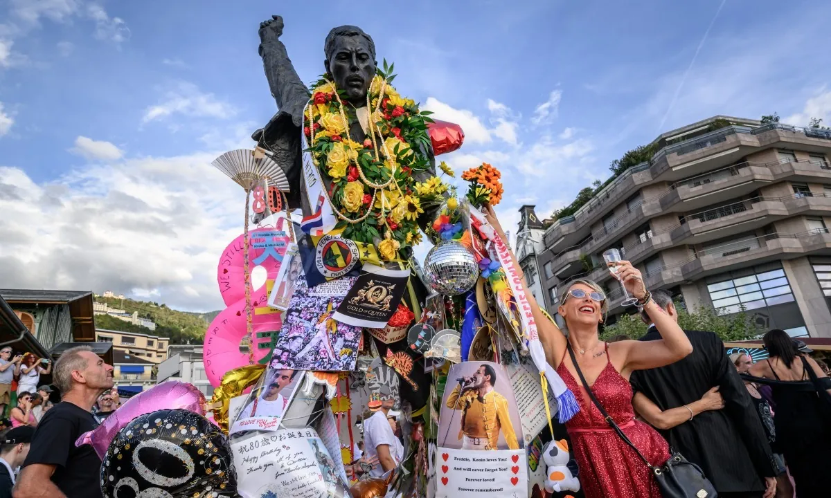 'Don't stop them now': fãs comemoram o 80º aniversário de Freddie Mercury
