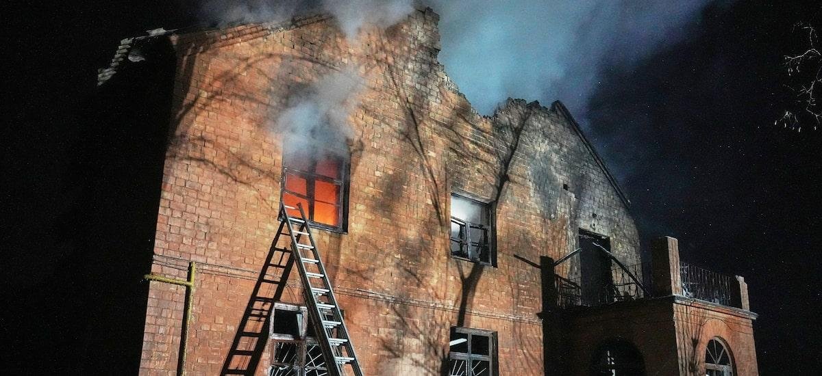 Ataques russos deixam um morto na Ucrânia enquanto negociações seguem em Abu Dhabi