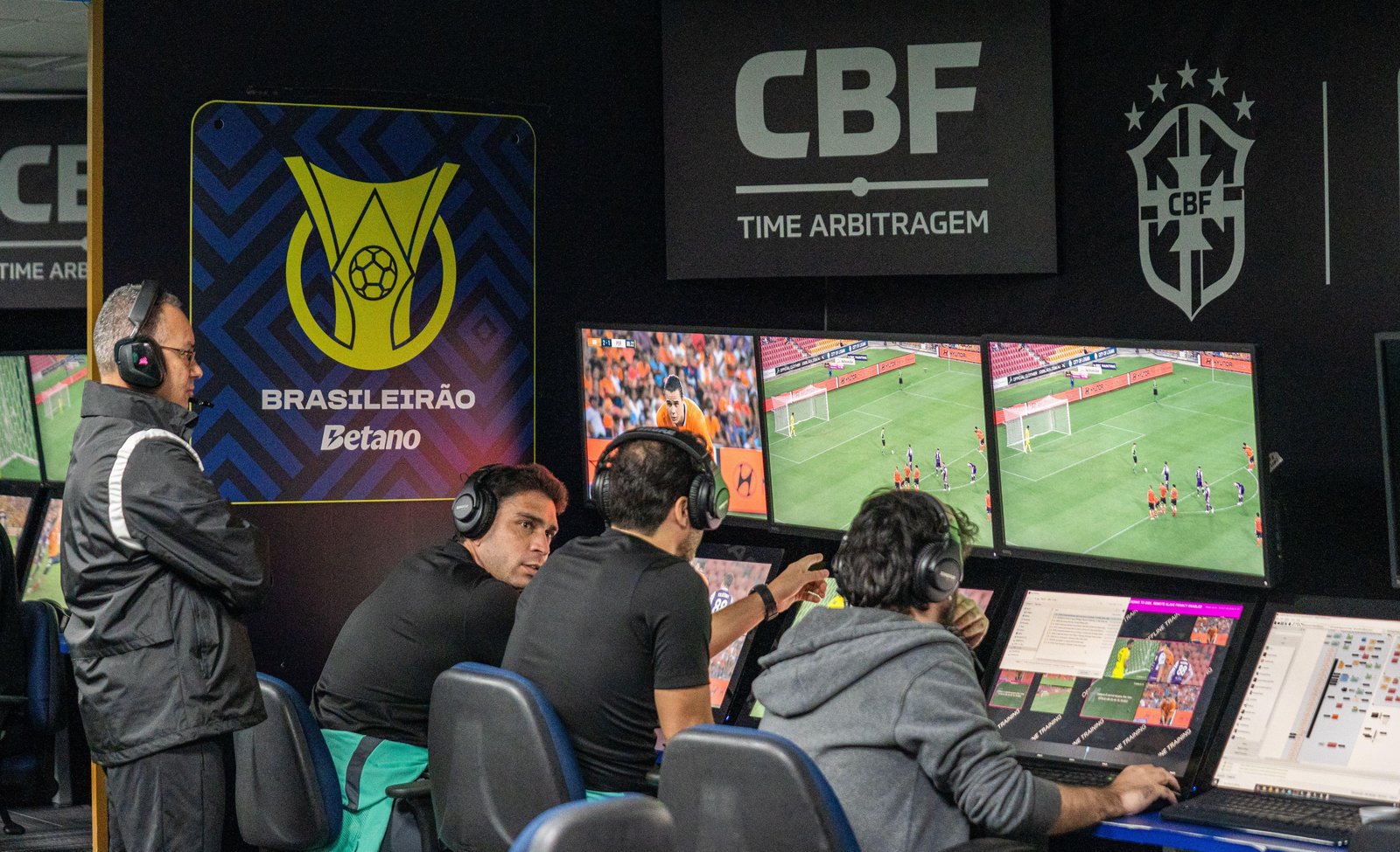 VAR para segundo cartão amarelo, laterais e tiros de meta com contagem regressiva e mais: veja novas regras do futebol