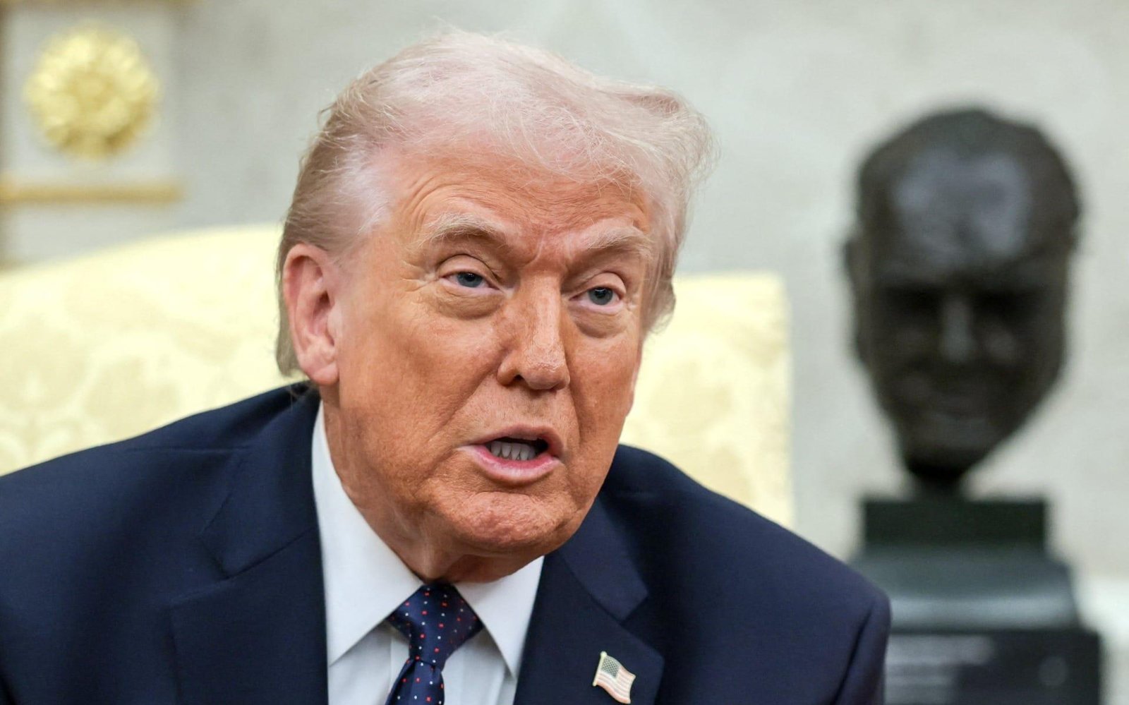 Trump anuncia que vai cortar comércio com Espanha