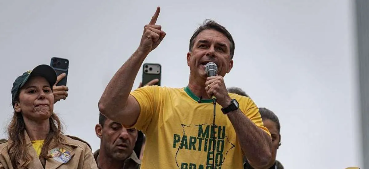 Flávio é investigado pelo STF no caso 'Dark Horse', mas inquérito está sob sigilo