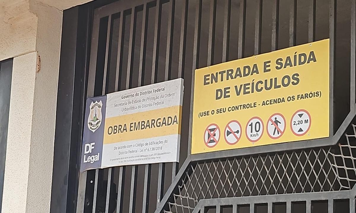 Prédio onde elevador despencou acumula embargos e multas do DF Legal