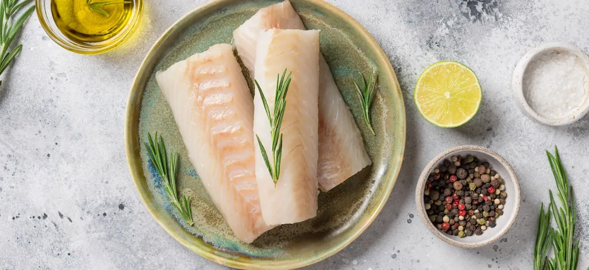 O passo essencial antes de preparar bacalhau que muita gente faz errado