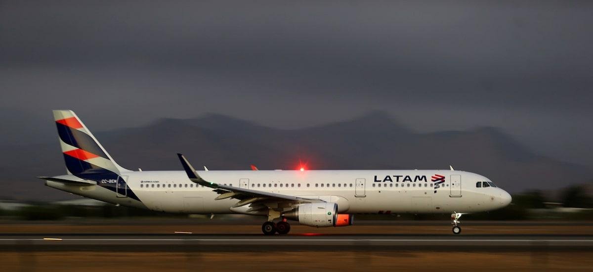Latam detém 41,7% das viagens de negócios e é a que mais fatura no segmento: R$ 3,2 bilhões em 2025