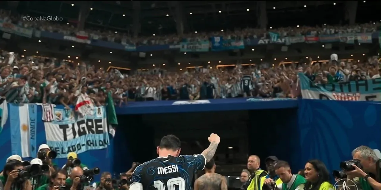 Milei diz que não irá à final da Copa do Mundo por superstição e revela amuleto usado para assistir aos jogos