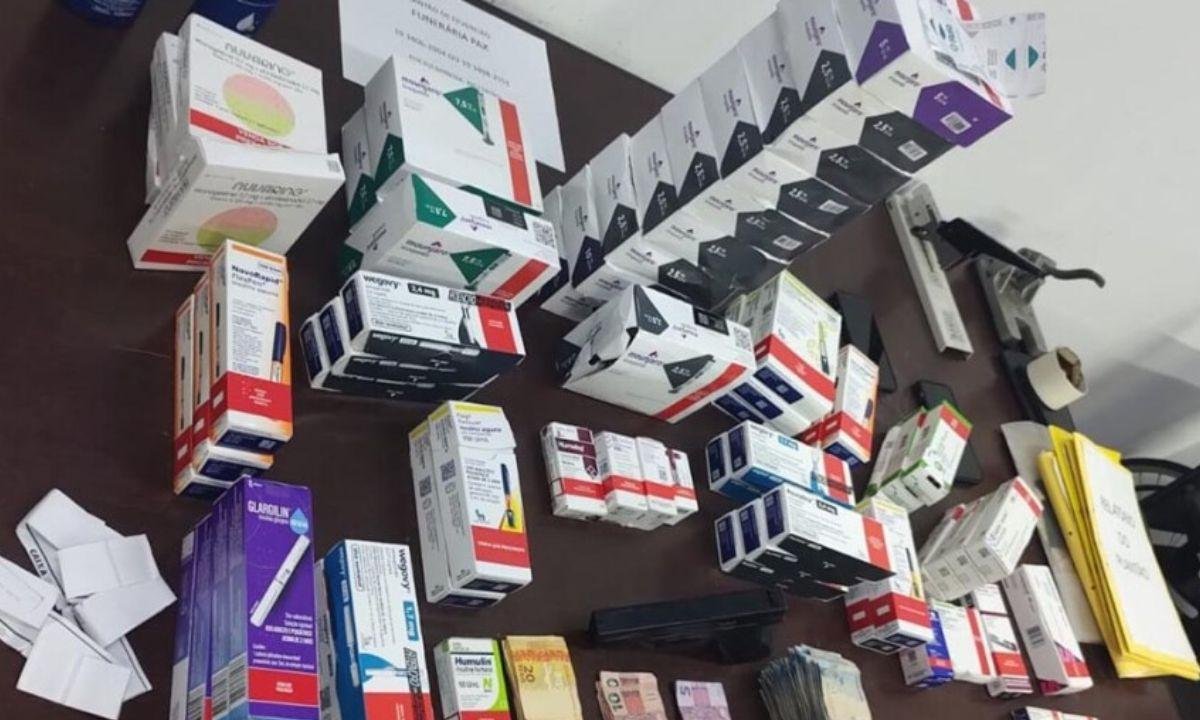 Trio é preso por roubar medicamentos e até anel vaginal de farmácia