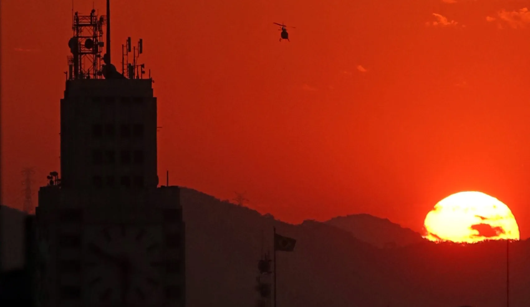 Onda de calor começa neste sábado e atinge áreas de quatro regiões; Sul terá temporais e chuva acima de 100 mm