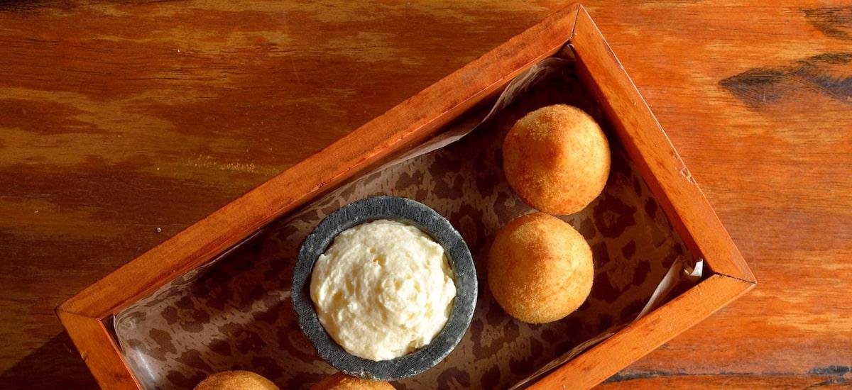 Coxinha de galinha caipira do Bar da Dona Onça | Receita da Janaína Torres Rueda