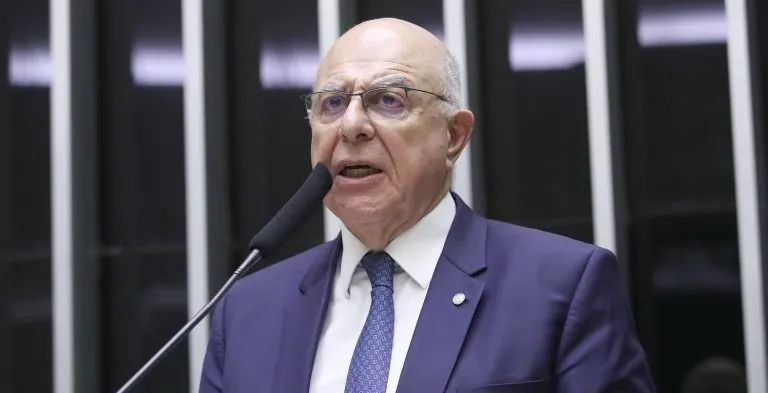 'Vai ajudar muito no diálogo com os EUA', diz relator sobre aprovação de política de minerais críticos