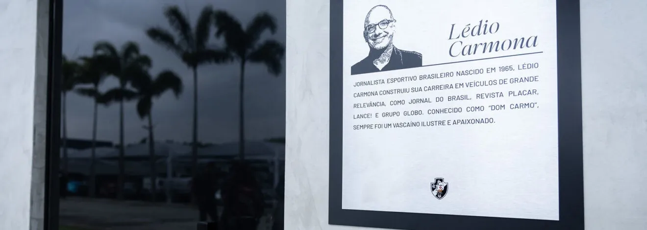 Vasco batiza sala de imprensa do CT em homenagem ao jornalista Ledio Carmona; veja vídeo