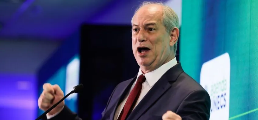Lula e Bolsonaro são “rigorosamente iguais”, diz Ciro Gomes