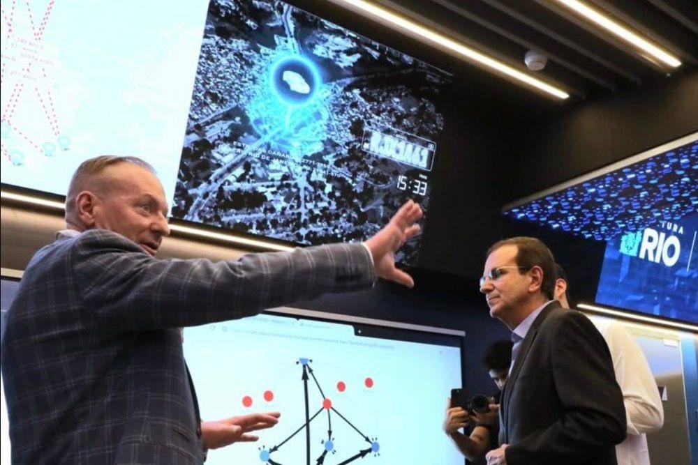 Paes critica projeto de segurança de Castro em evento com chefe da Polícia de Nova York