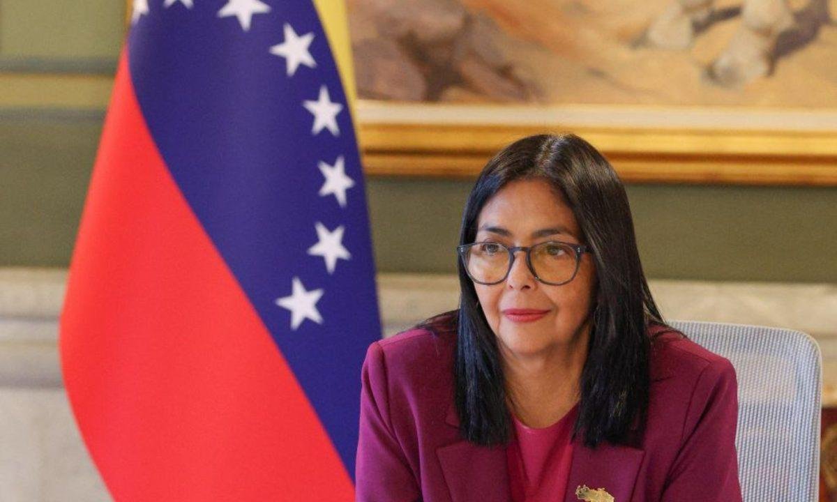 Presidente interina da Venezuela anuncia anistia para presos políticos