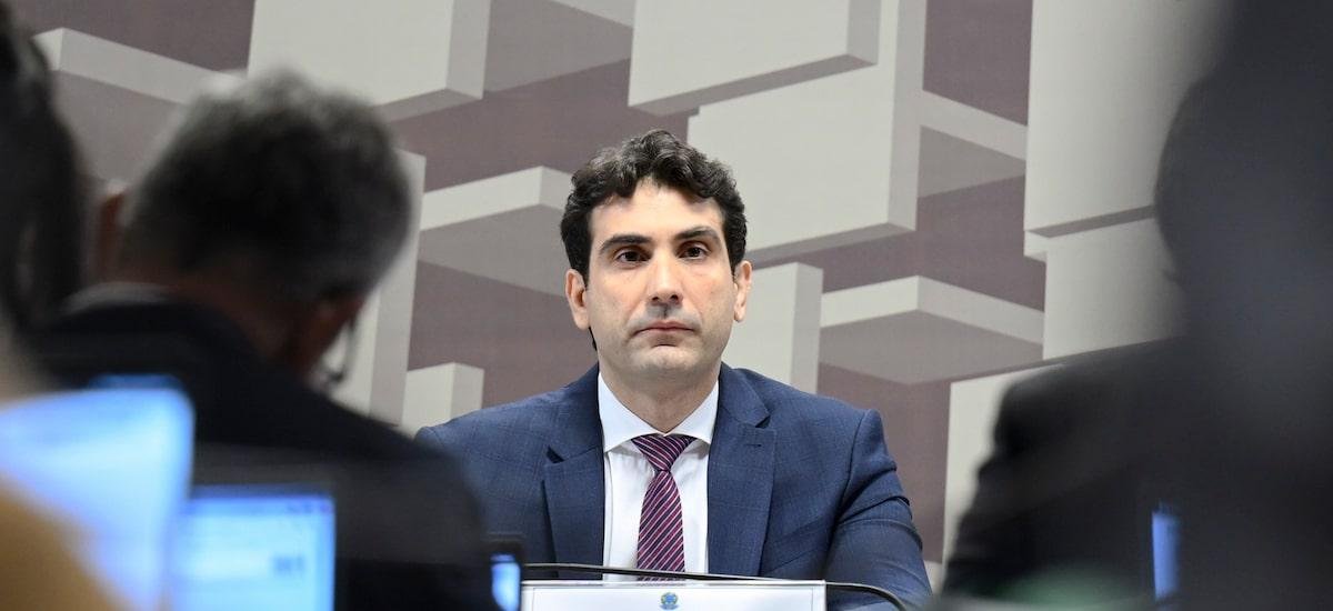 Requerimento à comissão do Senado pede que Galípolo seja convidado para falar sobre caso Master