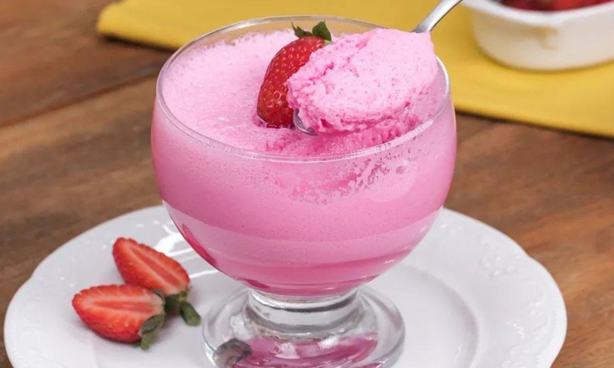 Sobremesa de 2 ingredientes tem só 100 kcal e 16 gramas de proteína