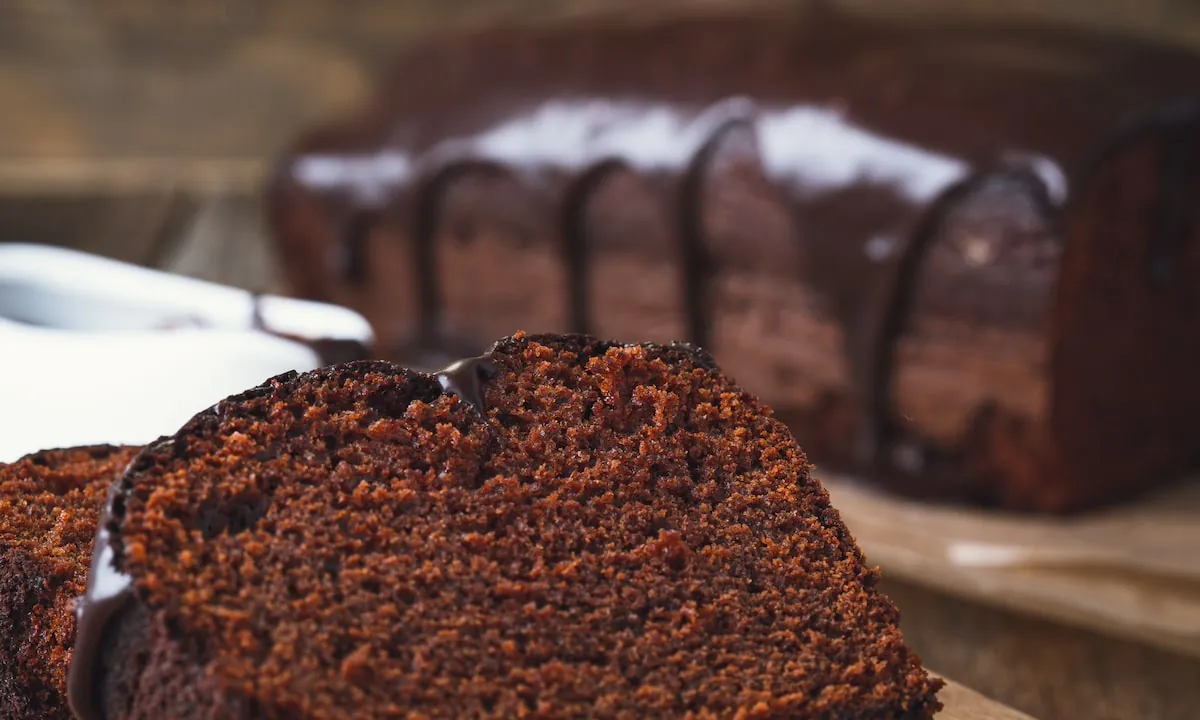 Por que esse bolo de chocolate de liquidificador é o novo doce favorito?