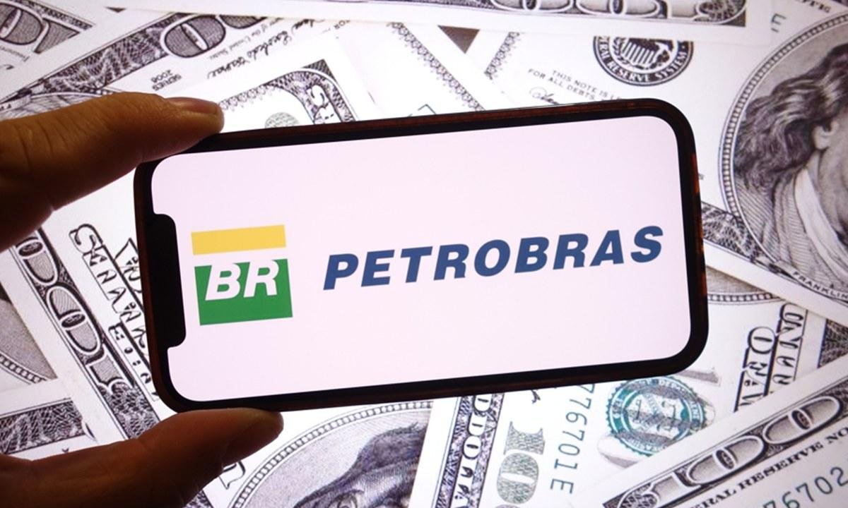 Ações da Petrobras caem forte com tombo nos preços do petróleo