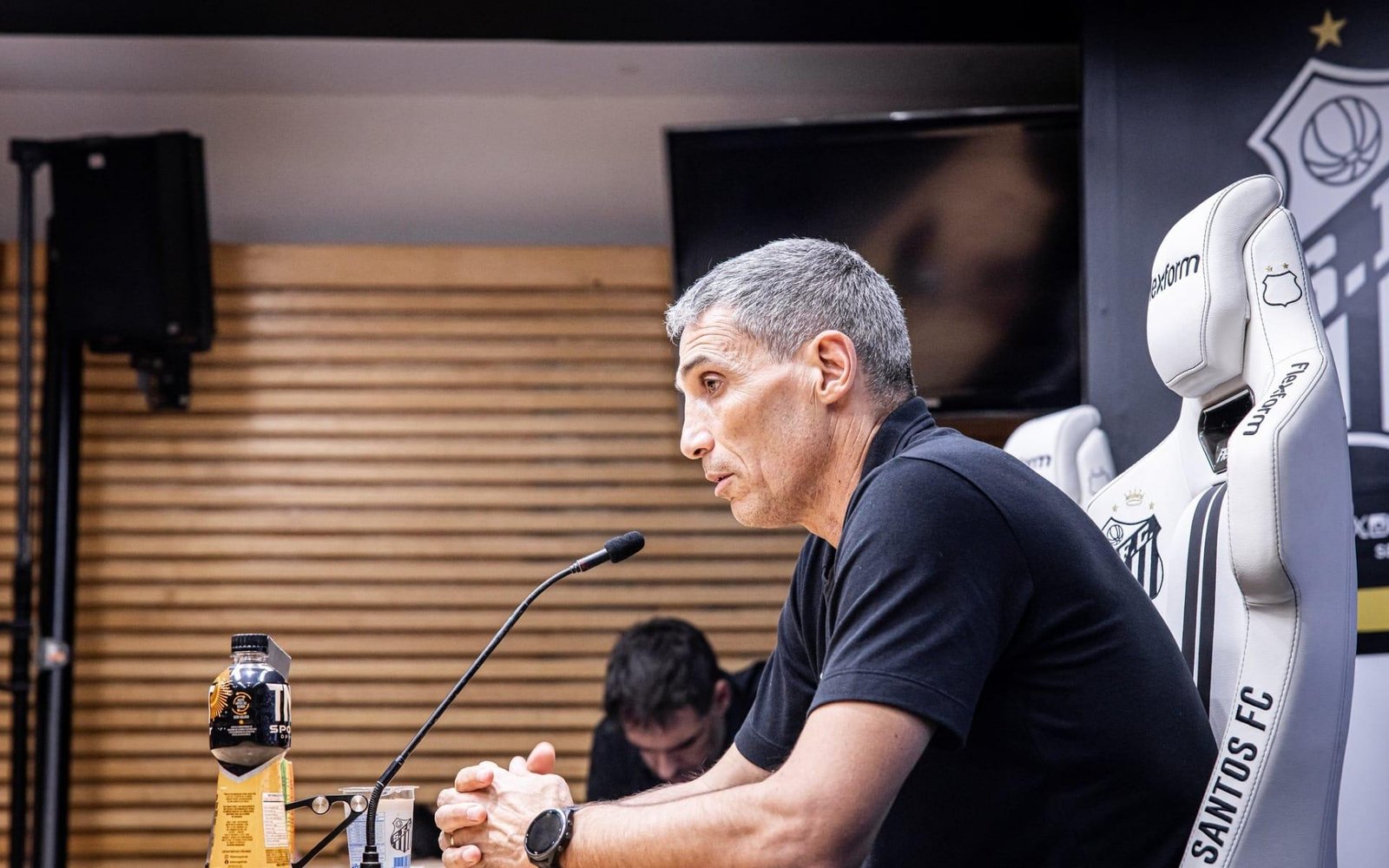 Vojvoda promete reconstrução e pede permanência de Neymar no Santos