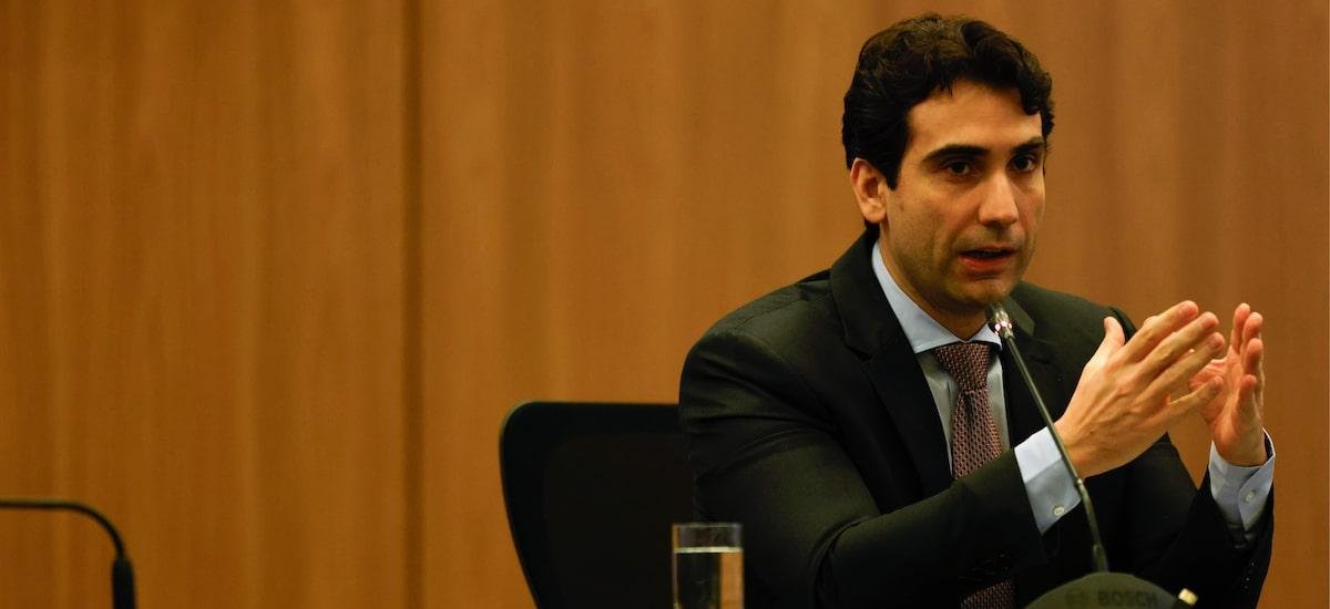 BC mantém taxa básica de juros em 15% ao ano pela 5ª vez seguida e indica corte de juros em março