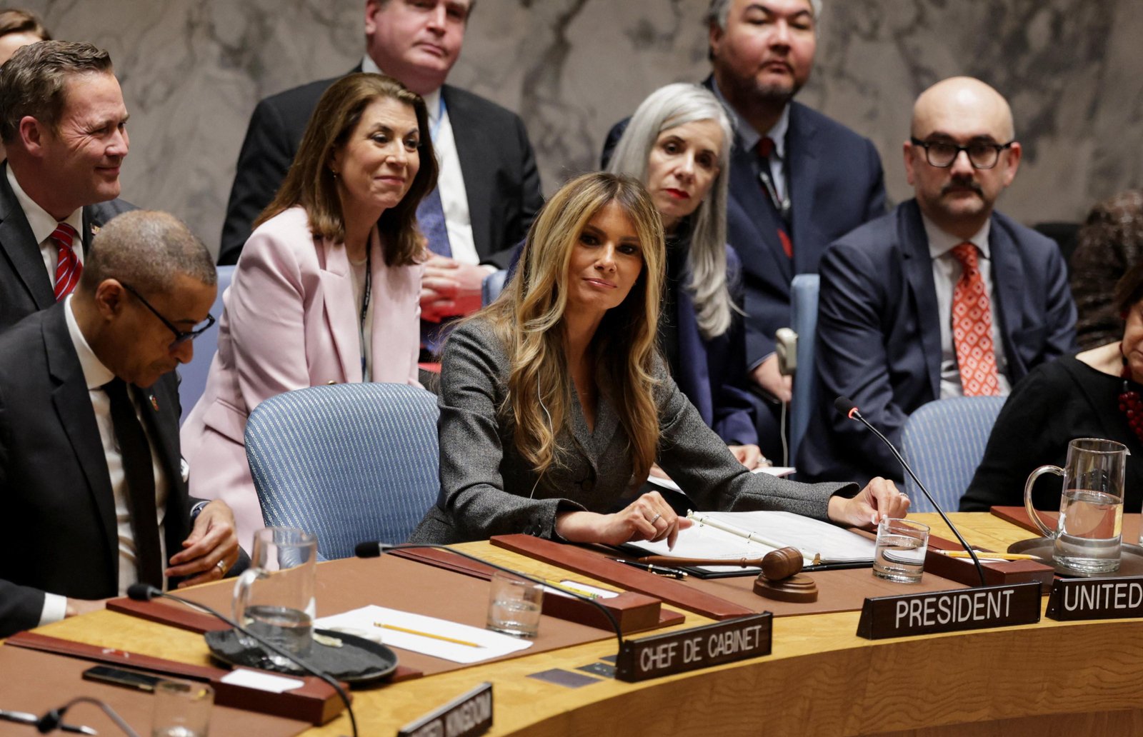 Em meio a guerra, EUA põem Melania Trump para presidir reunião na ONU | G1