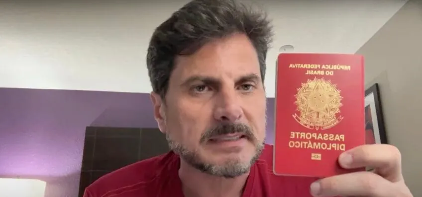 Marcos do Val diz que Moraes autorizou devolução de passaporte
