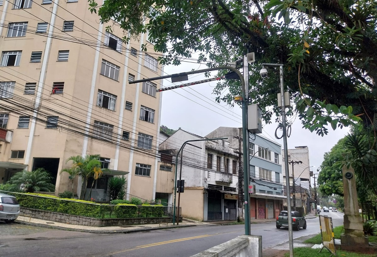 Vereador questiona falha em cancelas contra alagamentos em Petrópolis | G1