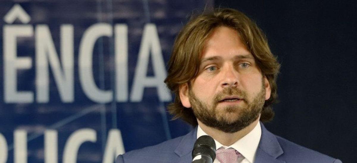 Flávio escala assessor de Tarcísio e irmão para coordenarem agendas e logística da campanha