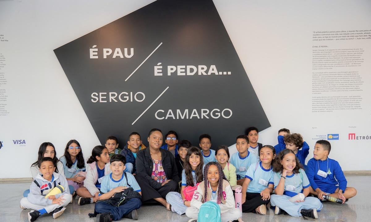Mostra de Sergio Camargo no DF desperta olhar artístico de alunos