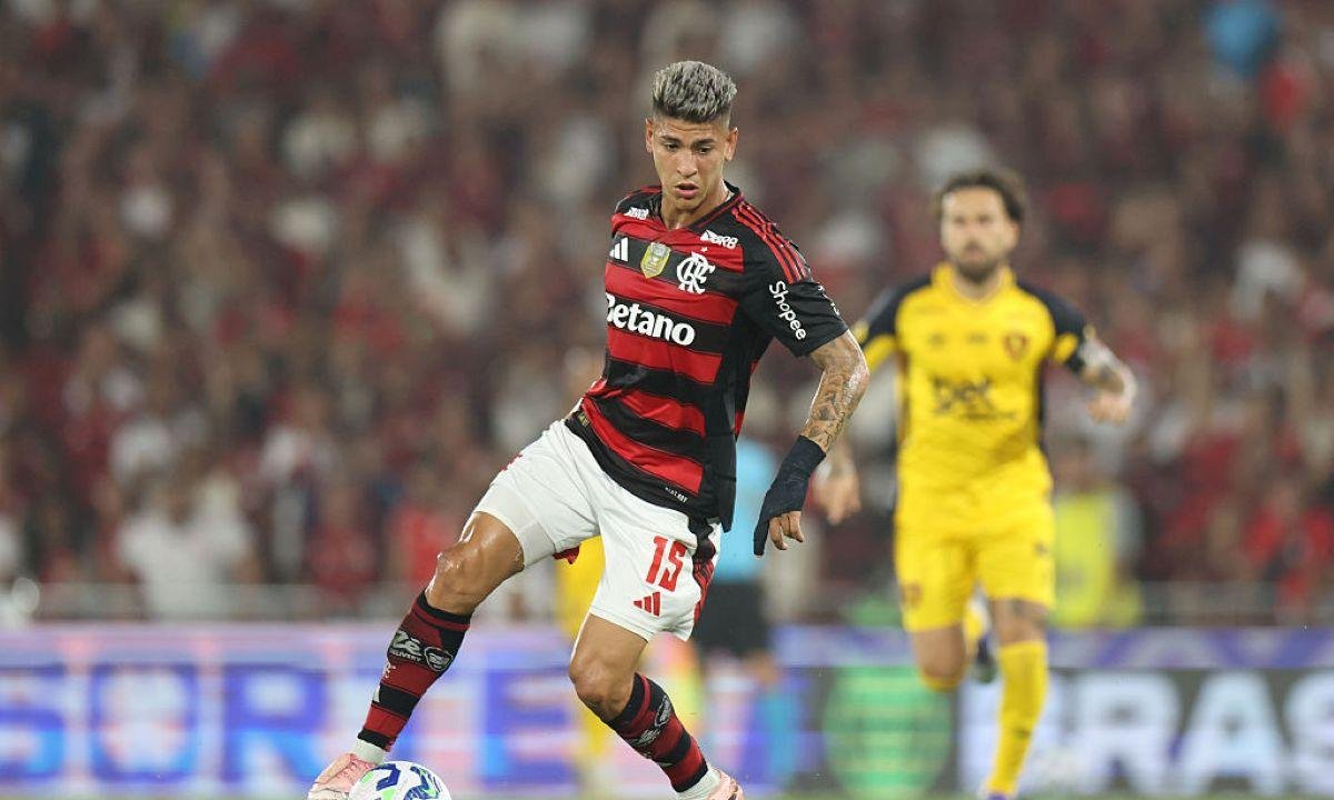 Carrascal faz falta no 1º tempo, mas é expulso apenas no 2º; entenda