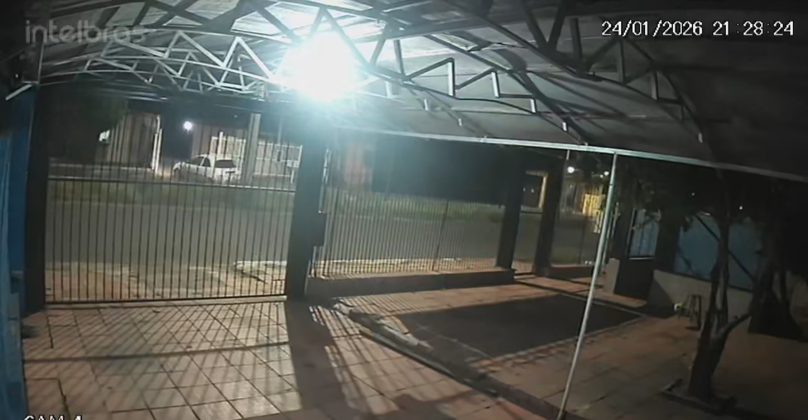 VÍDEO: Câmera de segurança registra movimentação de veículos na casa de família desaparecida no RS; polícia investiga | G1
