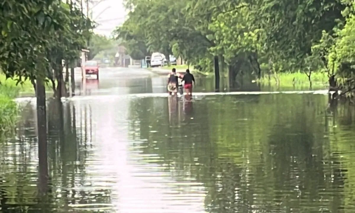 Dezenas de famílias são levadas para abrigo após chuvas em Peruíbe | G1