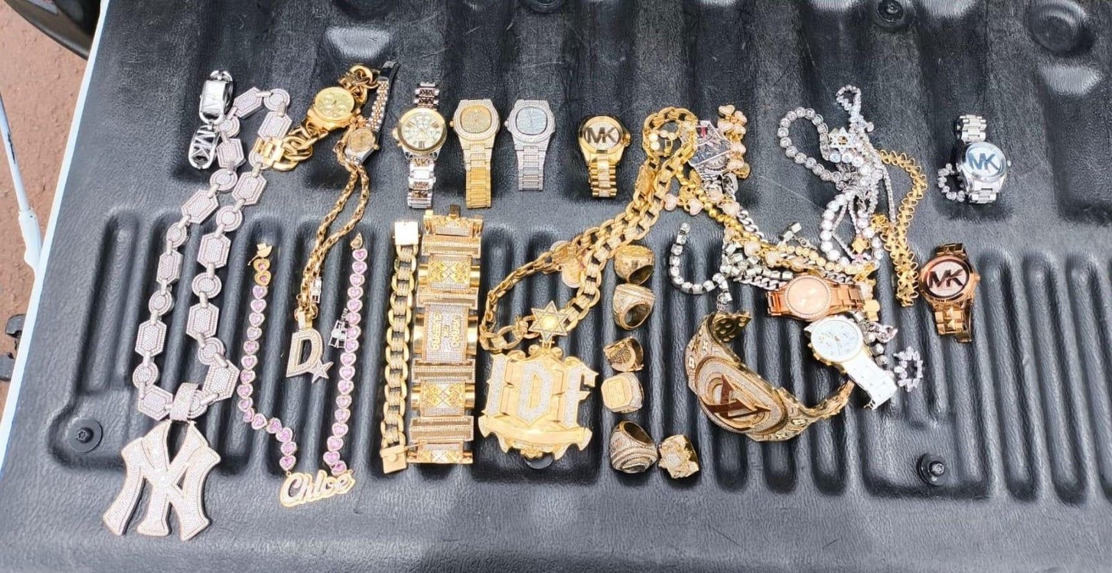 PRF apreende joias ligadas a Peixão e flagra familiares rumo à Bolívia