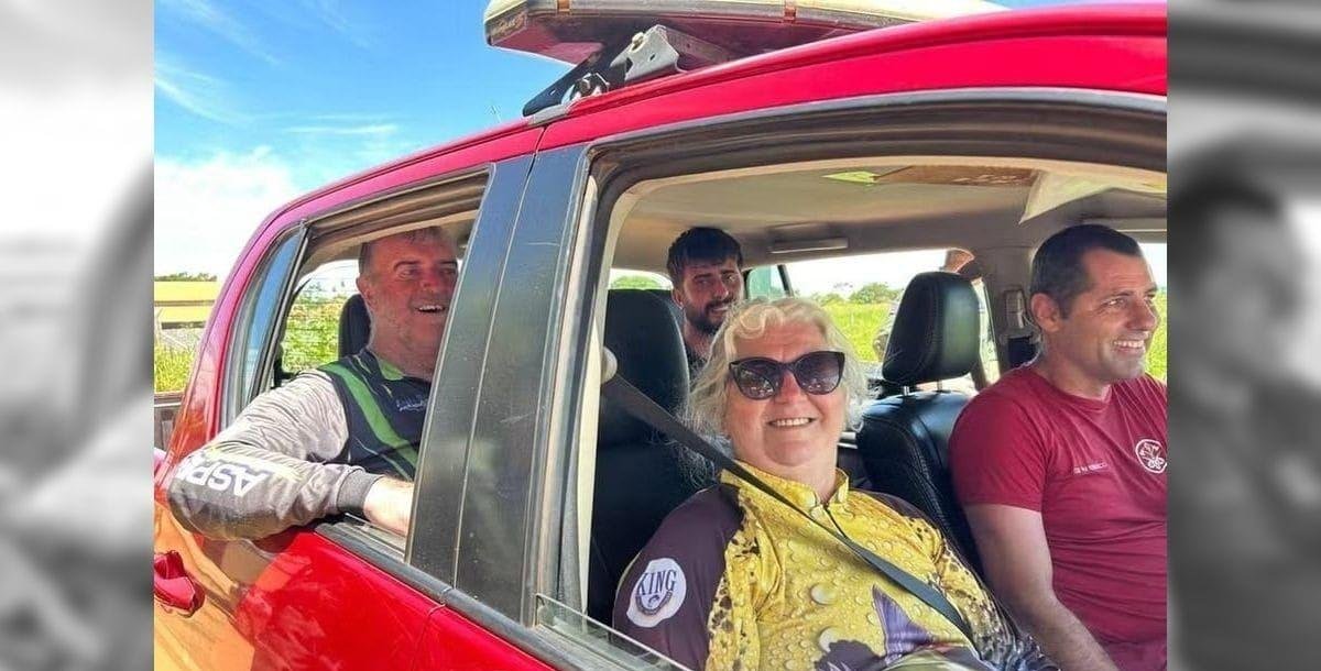 Família é resgatada após 18 horas à deriva no Rio Paraná em SP