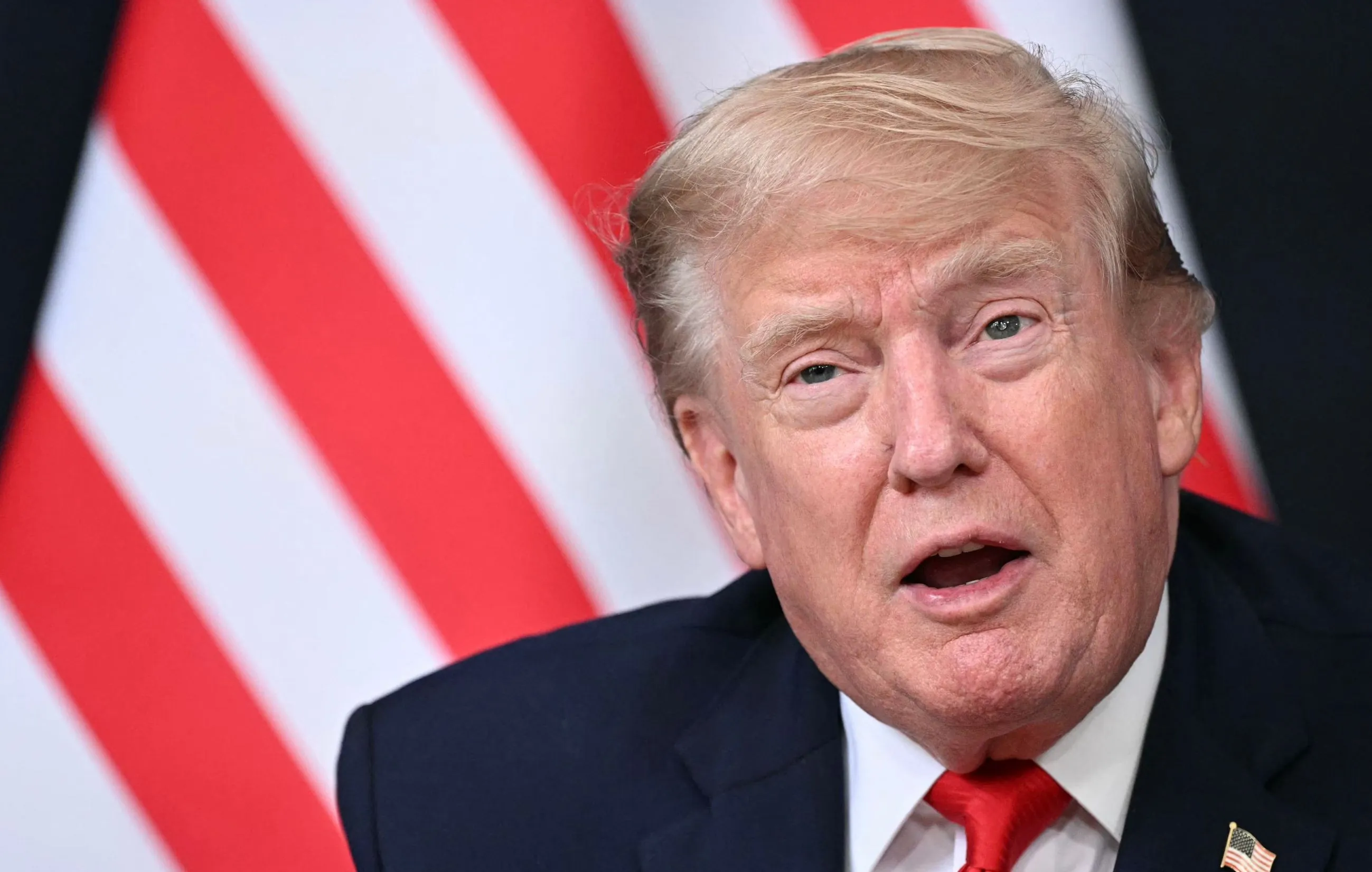 Trump fatura US$ 2,2 bilhões em 2025 e atividade privada levanta questionamentos sobre conflito de interesses com o cargo