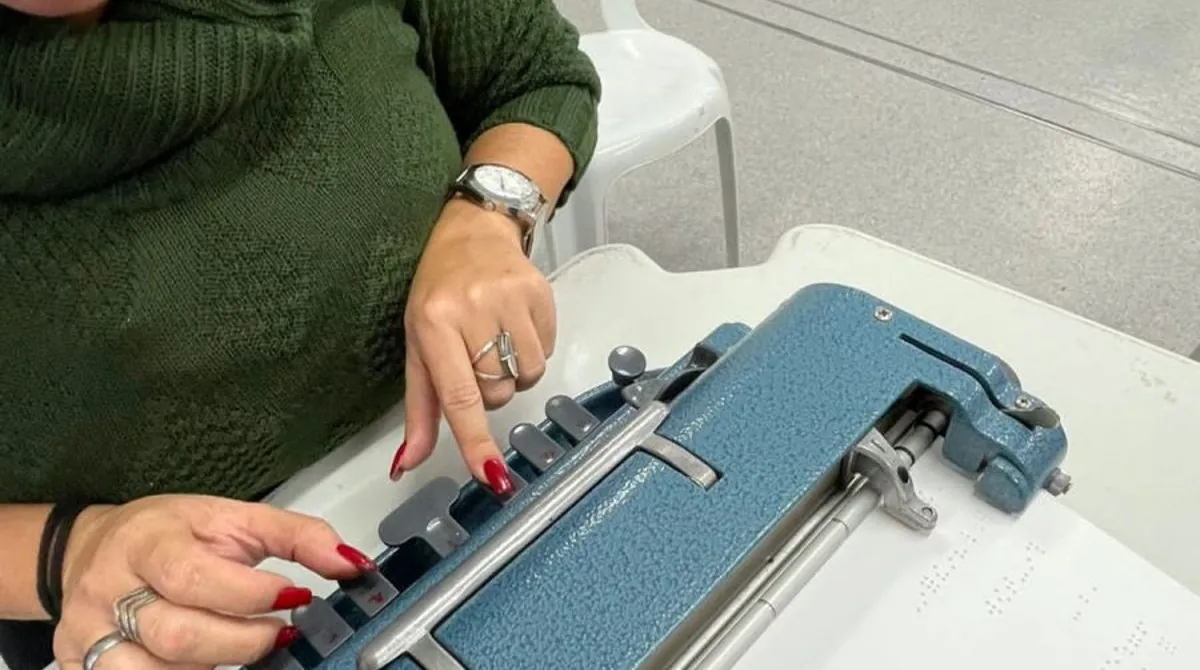 Secretaria de Educação promove ensino do Braille | G1