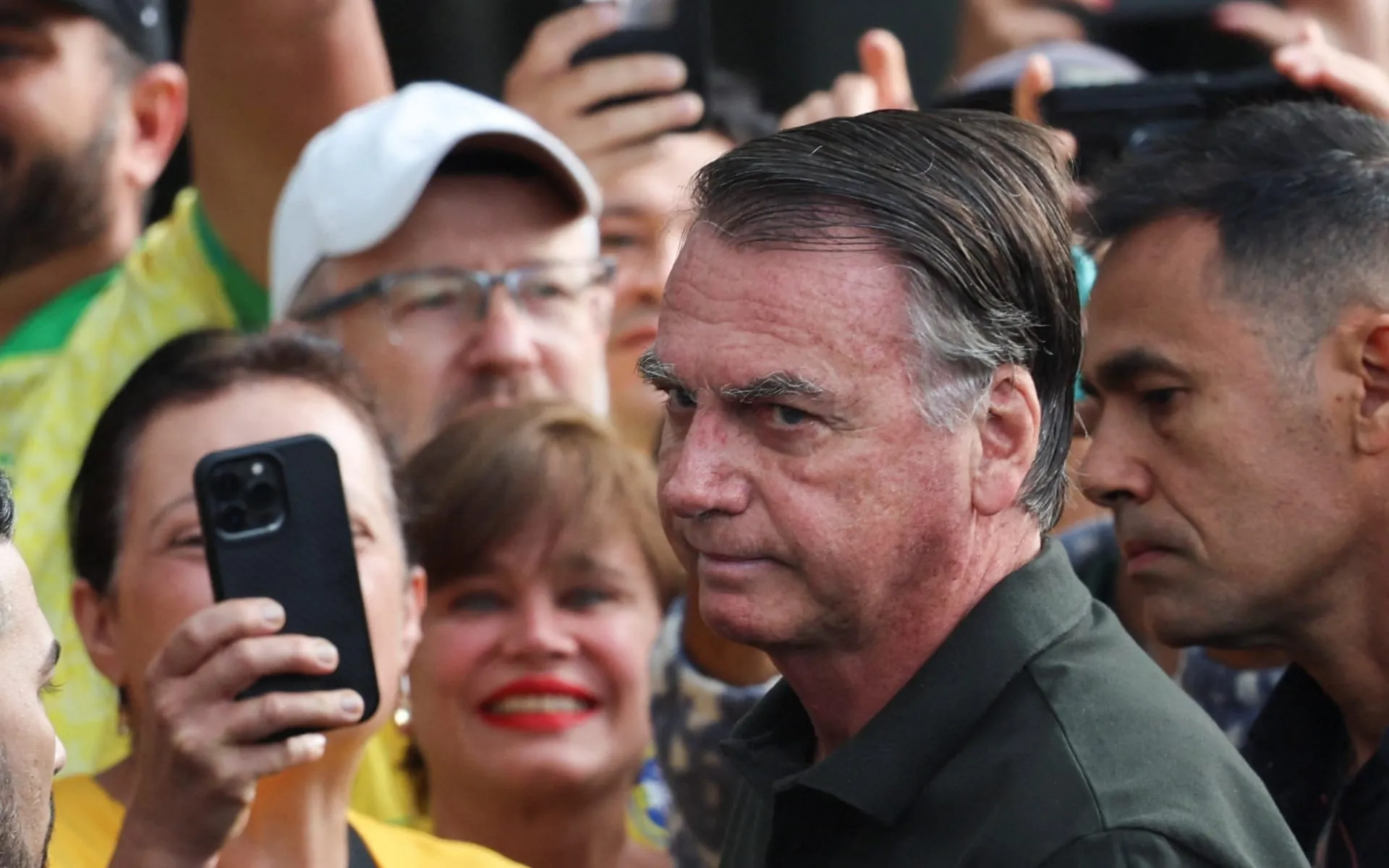 Médicos de Bolsonaro alertam para risco de morte após pneumonia mais grave