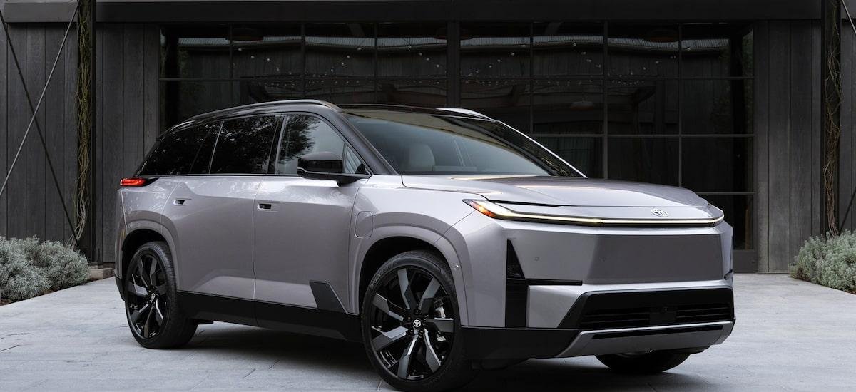Toyota Highlander é SUV de 7 lugares elétrico e com “truque” nas maçanetas
