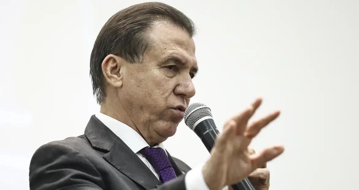 Governo admite que pode enviar projeto em urgência para reduzir jornada 6x1