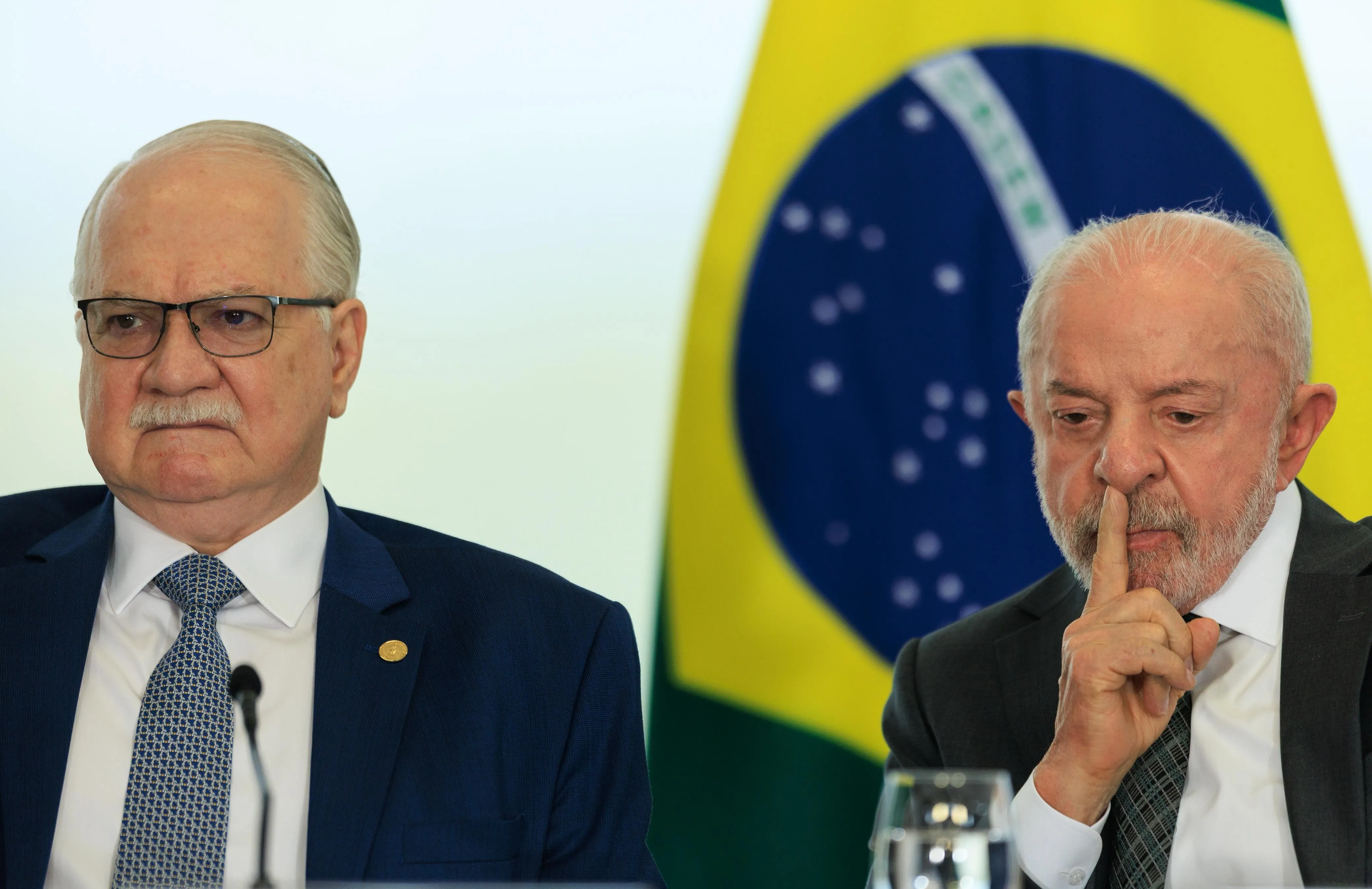 Lula e Fachin tratam de crise no STF em reunião antes de evento no Planalto