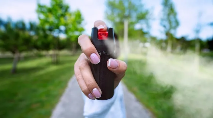 Governo sanciona lei que autoriza mulheres a comprarem spray de pimenta para defesa pessoal