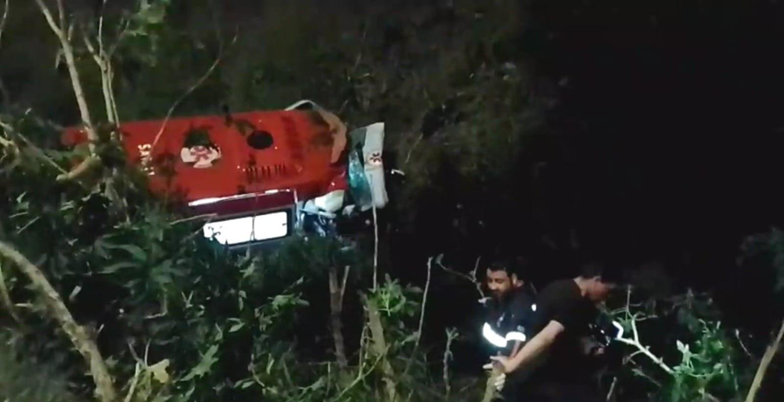 Foragido rouba ambulância e sofre acidente grave no RS