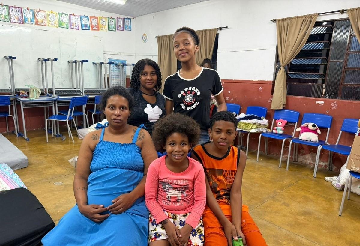 Grávidas caminham por meia hora em busca de abrigo em Juiz de Fora | G1